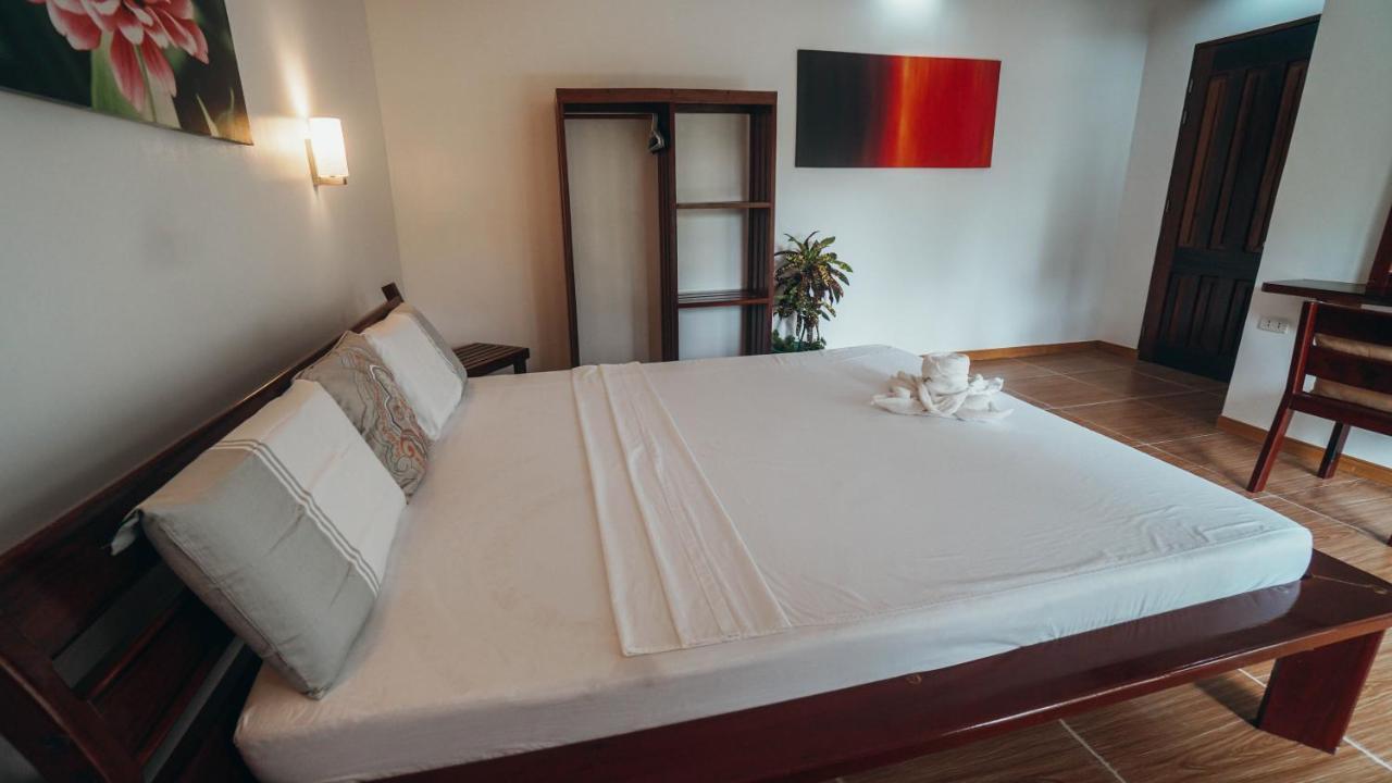 Point 303 Resort General Luna  Extérieur photo